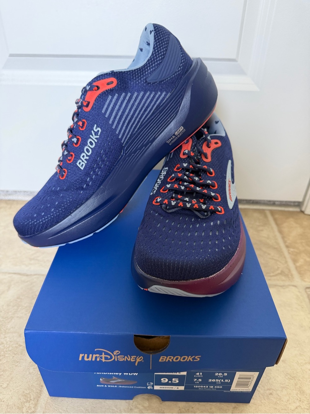 NIB Brooks Ghost Max 3 runDisney WDW